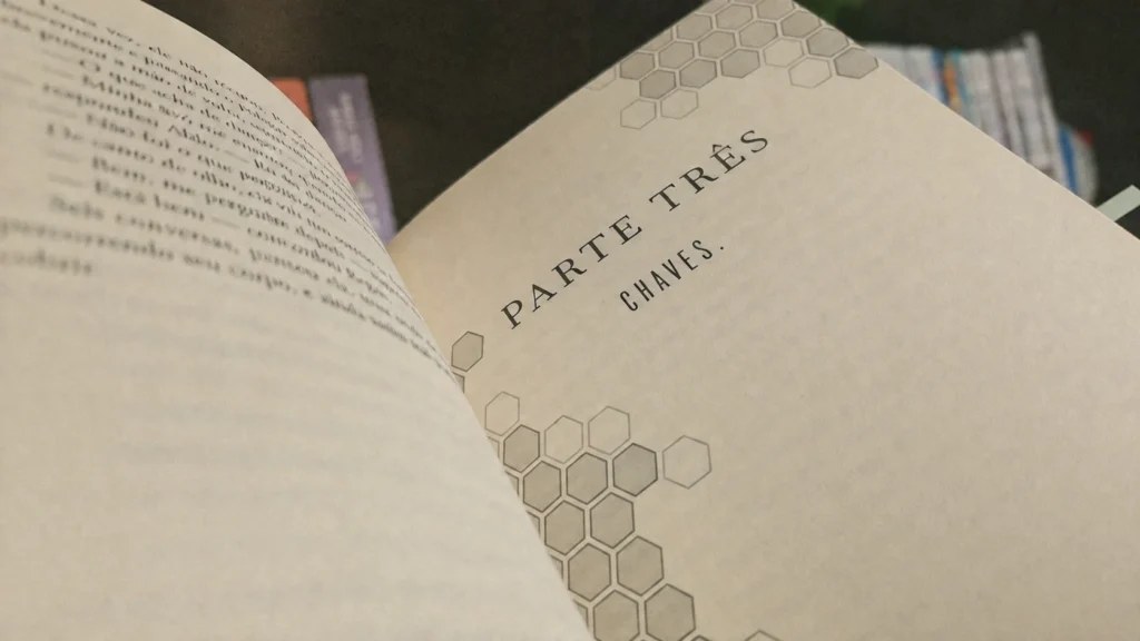 o livro aberto, no capítulo três
